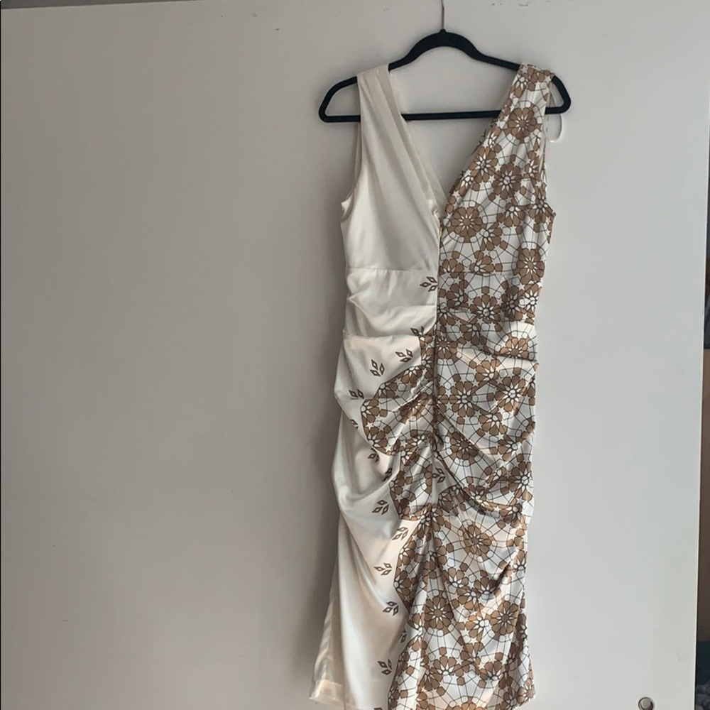 Le château satin V-neck dress - Picture 2 of 4